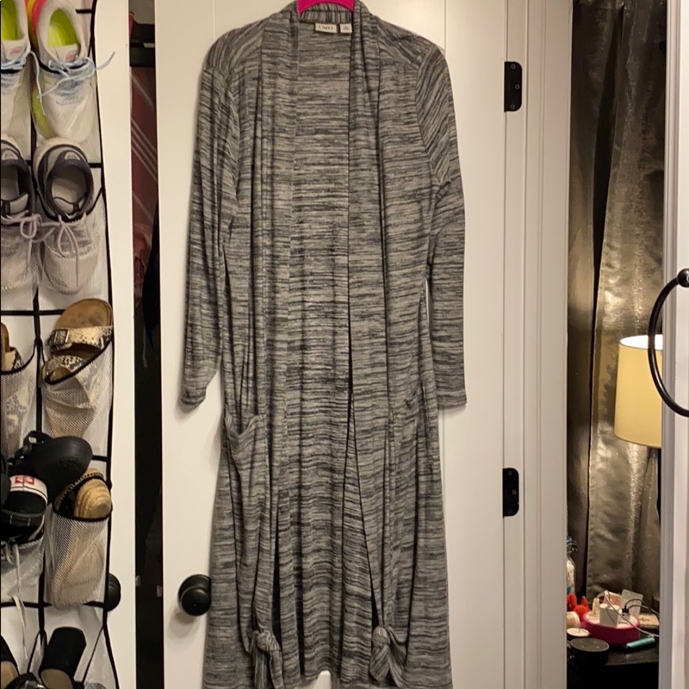 Long, Knit black and white kimono with pockets